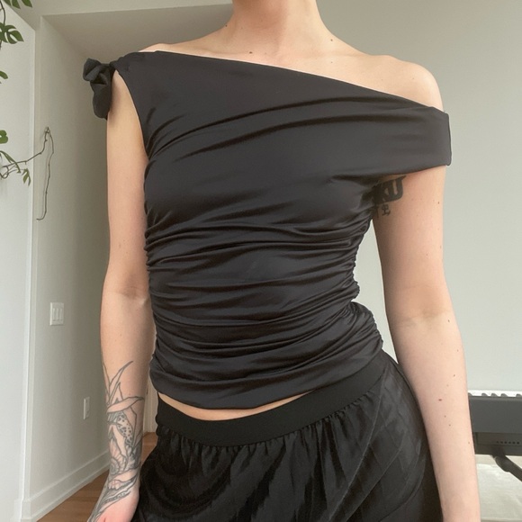Wayf Tops - Cutesie Black Off-Shoulder Top